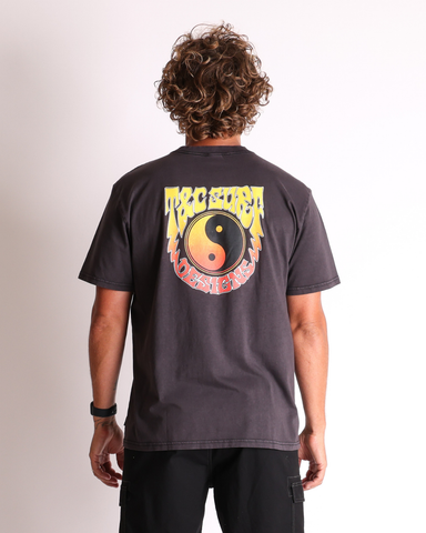 TOWN & COUNTRY Firebolt Tee - WASHED BLACK