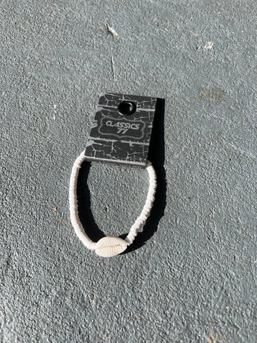CLASSICS 77 - White Heist Bracelet With Cowrie Shell